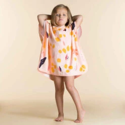 Poncho De Bain Coton Bébé - Girafe Blanc Rose -Nabaiji poncho bebe slash enfant blanc rose avec capuche imprime girafe 2